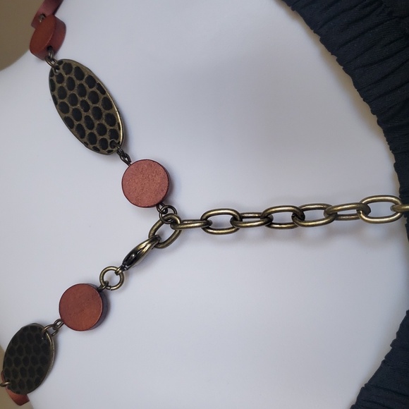Antique Long Necklace in Bronze Metal and Reddish Brown Wooden Circles 🟤 . - Picture 7 of 13